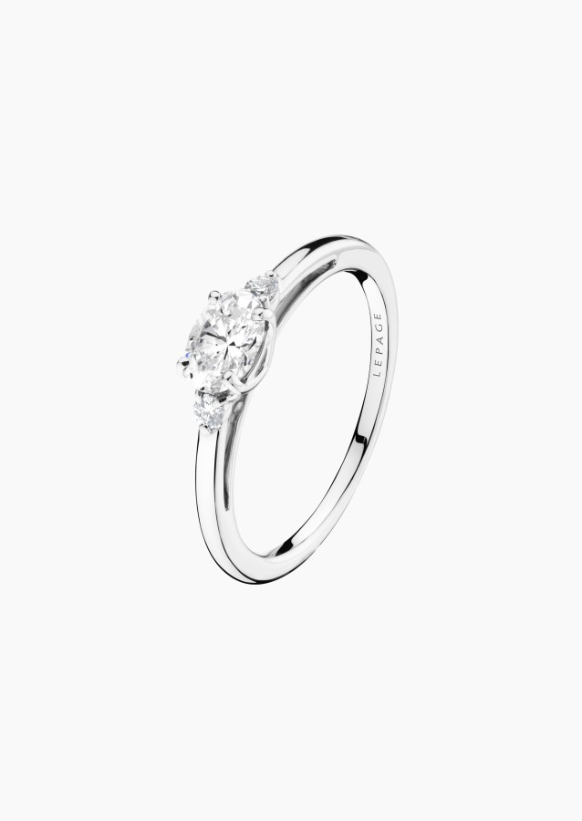 Juliette ring in white gold, oval diamond and diamonds – Maison Lepage, French jeweler and designer since 1922.