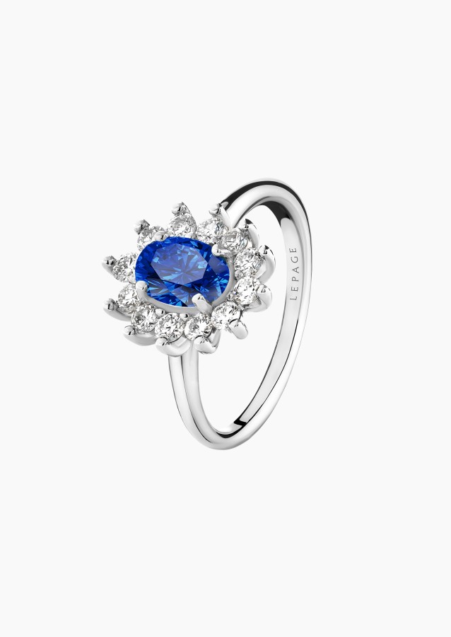 Bague Daisy en or blanc, saphir bleu ovale et diamants - Maison Lepage joaillier créateur français 1922