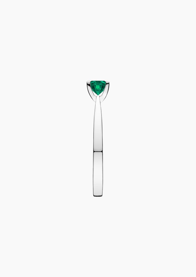 Cupidon solitaire ring in white gold with emerald – Jewel by Maison Lepage, jeweler and designer since 1922.
