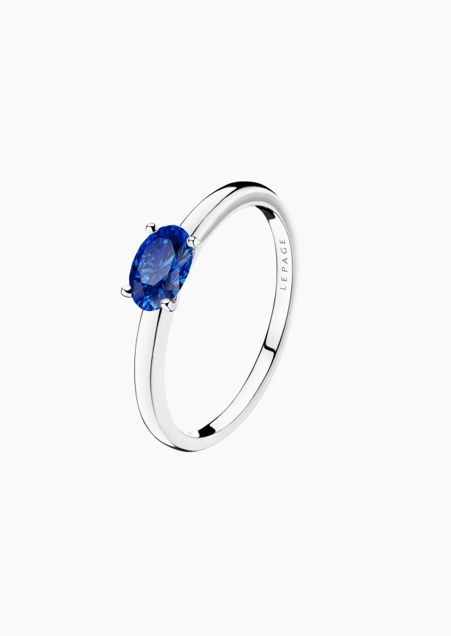 Solitaire Emotion, bague de fiançailles en or blanc 750 et saphir bleu ovale - Maison Lepage joaillier créateur français 1922