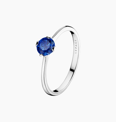
                                                                                    Idylle solitaire ring in white gold with blue sapphire – Jewel by Maison Lepage, jeweler and designer since 1922.
                                                                            