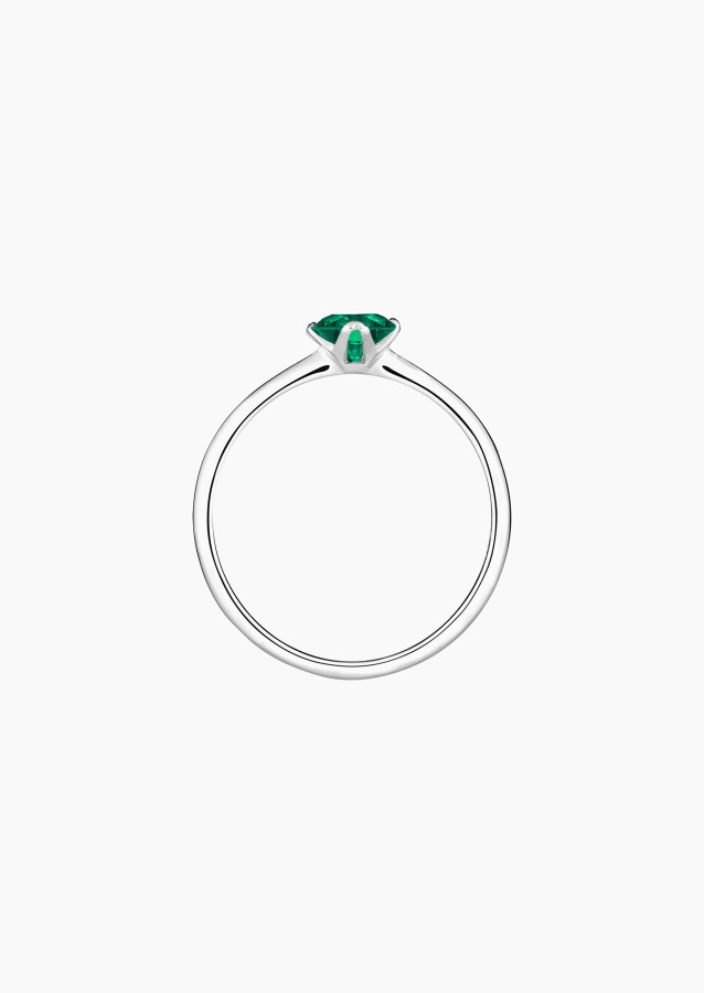 Idylle solitaire ring in white gold with emerald – Jewel by Maison Lepage, jeweler and designer since 1922.