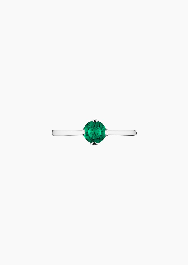 Idylle solitaire ring in white gold with emerald – Jewel by Maison Lepage, jeweler and designer since 1922.