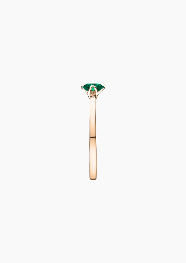 Idylle solitaire ring in rose gold with emerald – Jewel by Maison Lepage, jeweler and designer since 1922.