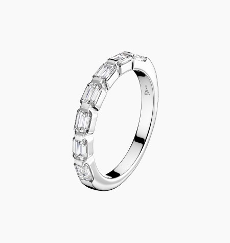 
                                                                                    Alliance femme La Fougueuse en or blanc et diamants taille émeraude - Maison Lepage joaillier créateur français 1922
                                                                            