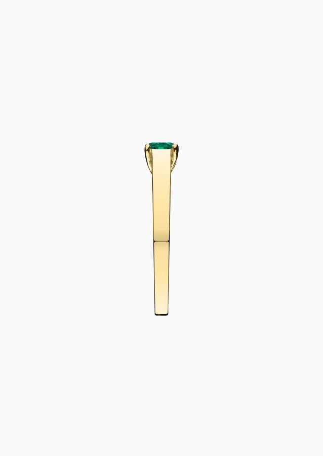 Jackie solitaire ring in yellow gold with emerald – Jewel by Maison Lepage, jeweler and designer since 1922.