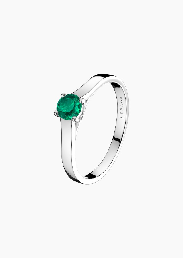 
                                                                                    Jackie solitaire ring in white gold with emerald – Jewel by Maison Lepage, jeweler and designer since 1922.
                                                                            