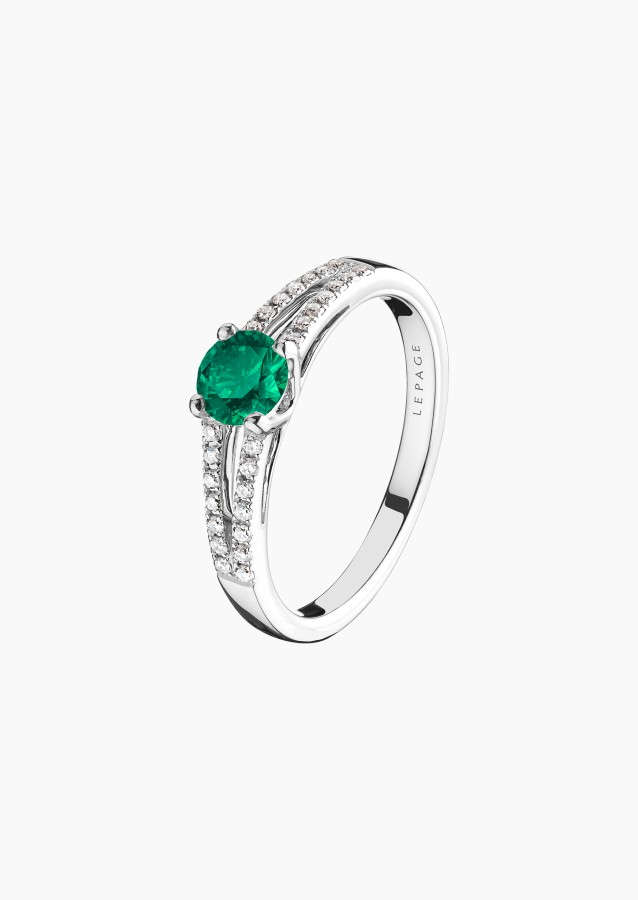 
                                                                                    Première Dame solitaire ring in white gold with emerald and diamonds – Jewel by Maison Lepage, jeweler and designer since 1922.
                                                                            