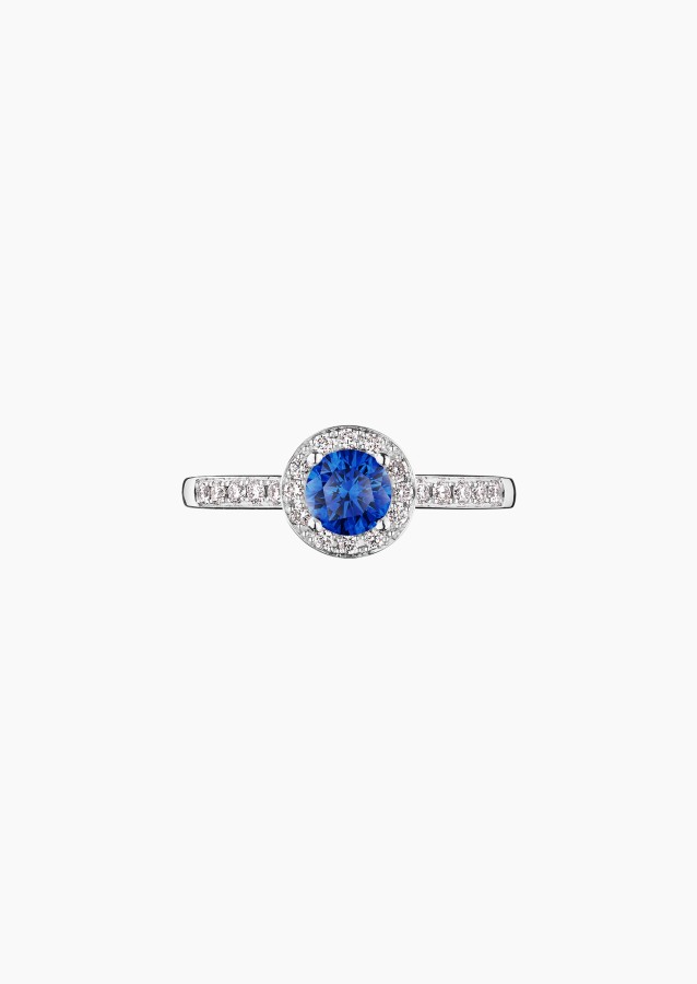 Solitaire Coquette, bague en or blanc, saphir bleu et diamants - Maison Lepage joaillier créateur français 1922