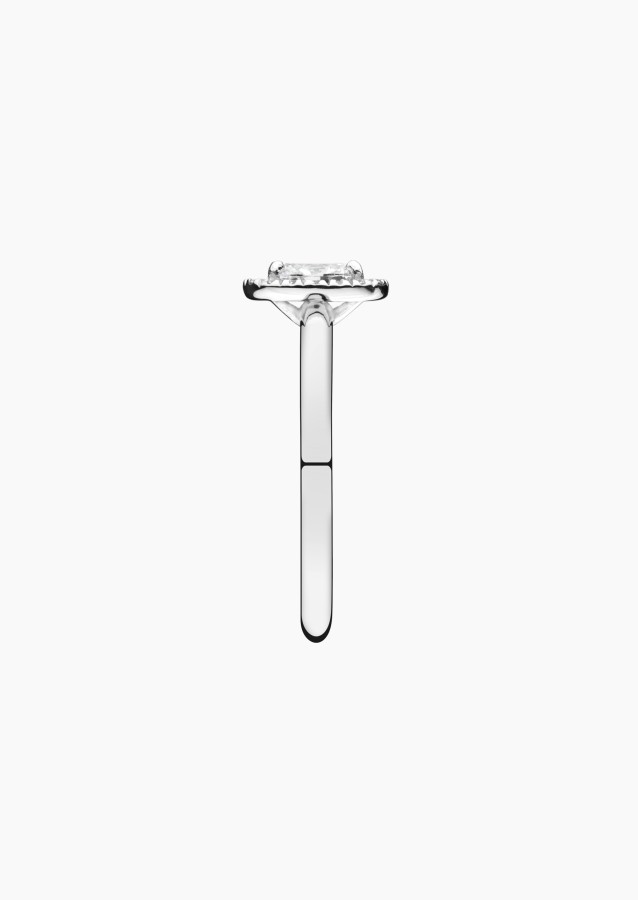 Bague Antoinette en or blanc, diamant ovale et diamants - Maison Lepage joaillier créateur français 1922