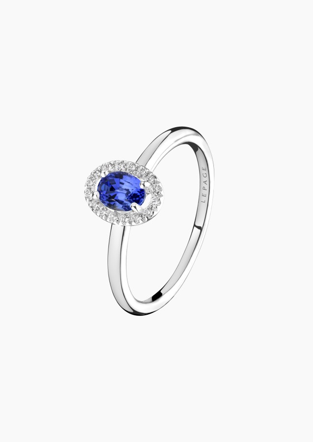 Bague Antoinette en or blanc, saphir bleu ovale et diamants - Maison Lepage joaillier créateur français 1922
