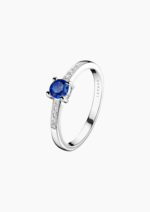 Aristide solitaire ring in white gold with blue sapphire and diamonds – Maison Lepage, French jeweler and designer since 1922.