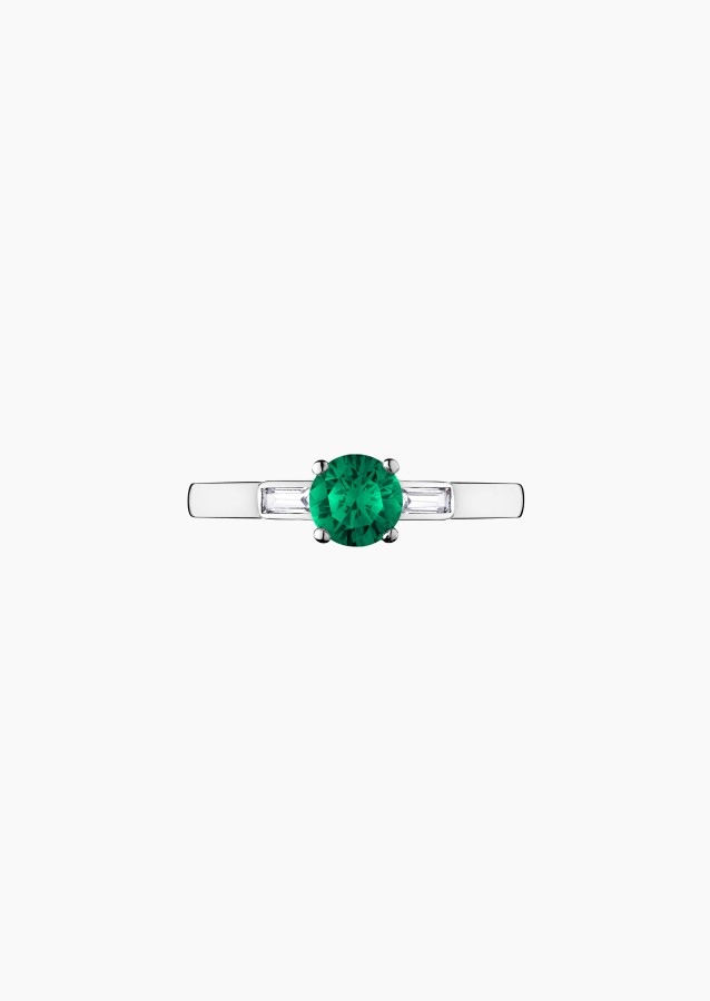 Albert solitaire ring in white gold with emerald and diamonds – Jewel by Maison Lepage, jeweler and designer since 1922.