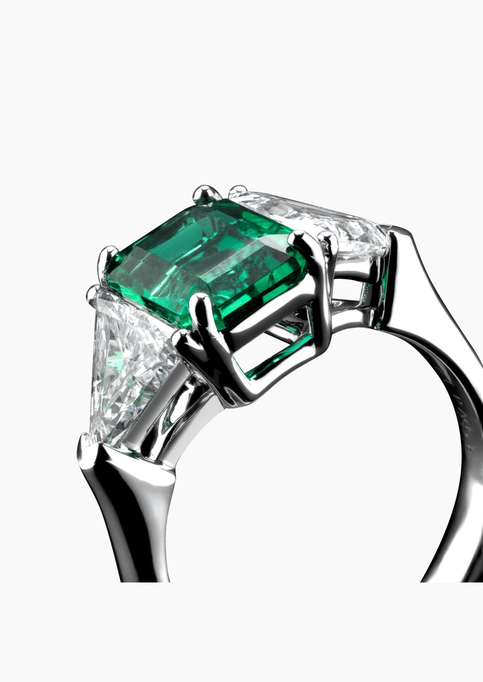 Cléo ring, exceptional piece in platinum with emerald and triangular diamonds – Maison Lepage, French jeweler and designer since