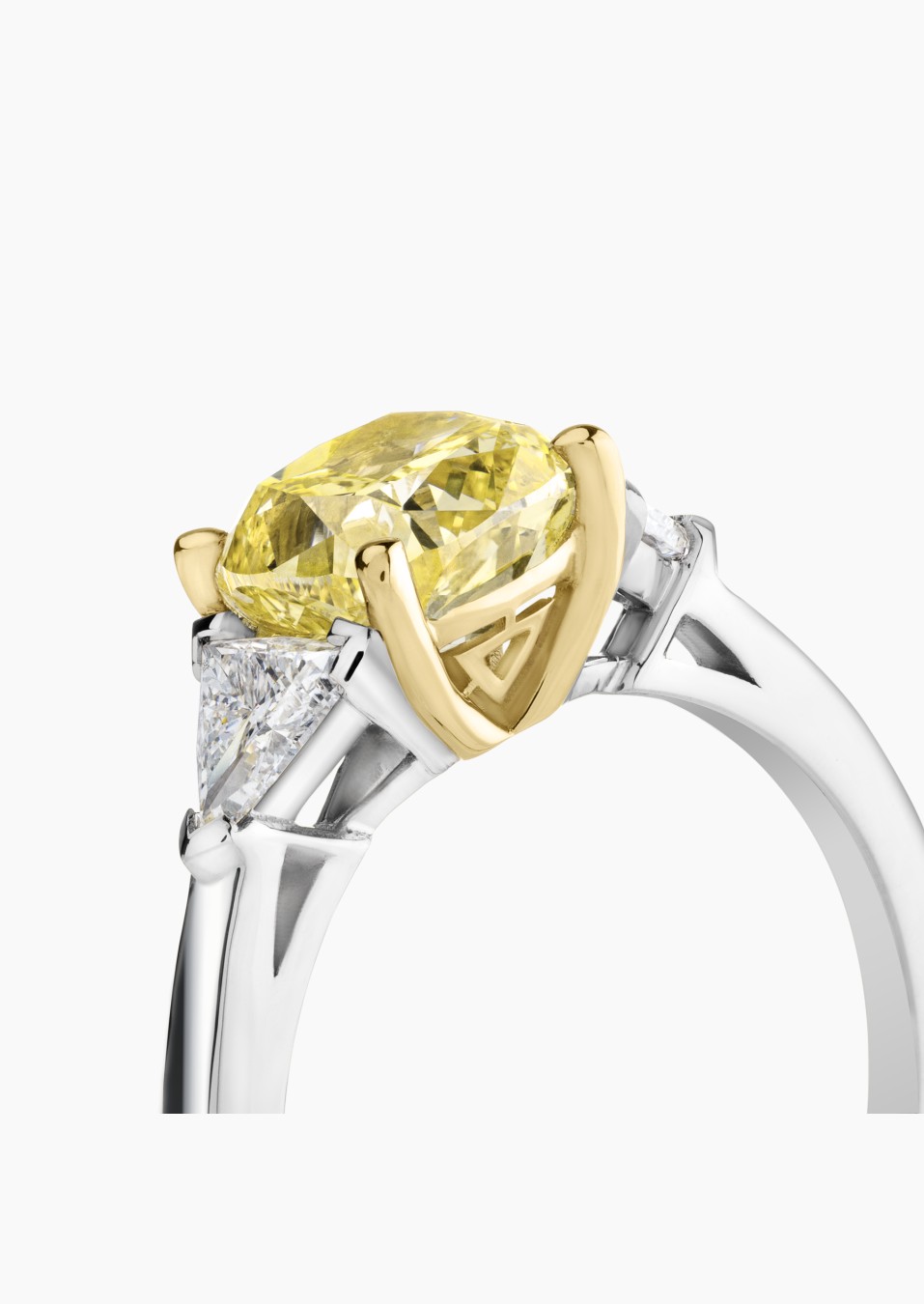 Evidence 1922 ring, exceptional piece in white and yellow gold with cushion-cut Fancy Vivid Yellow diamond and triangular diamon