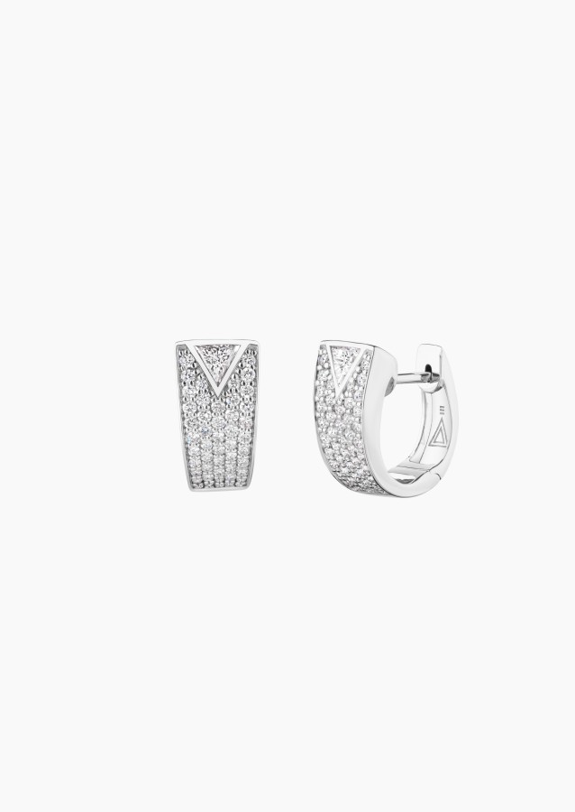 
                                                                                    La Flamboyante earrings in white gold with triangular and brilliant-cut diamonds – Maison Lepage, French jeweler and designer.
                                                                            