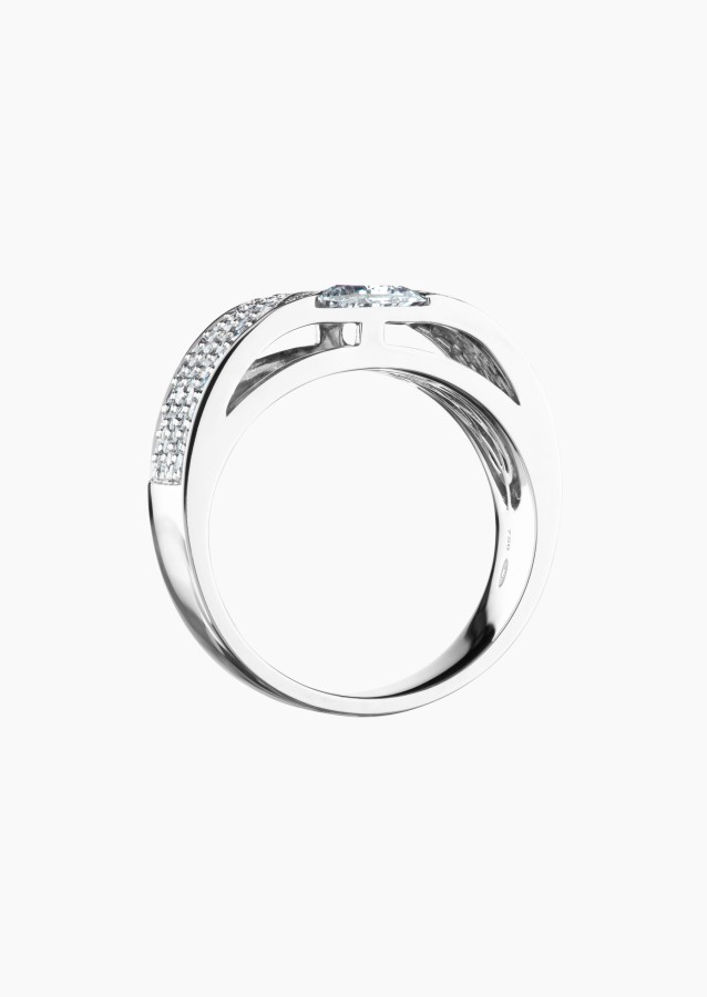La Magnifique ring in white gold, triangular diamond and diamond pavé – Maison Lepage, French jeweler and designer since 1922.