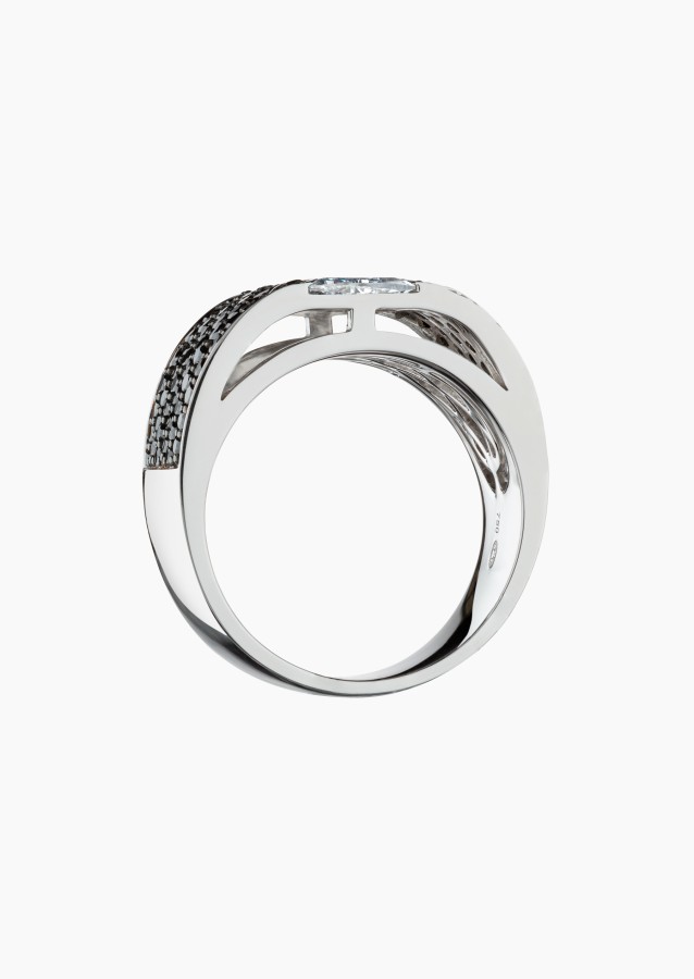 La Prestigieuse ring in white gold, triangle diamond and black diamonds – Maison Lepage, French jeweler and designer since 1922.