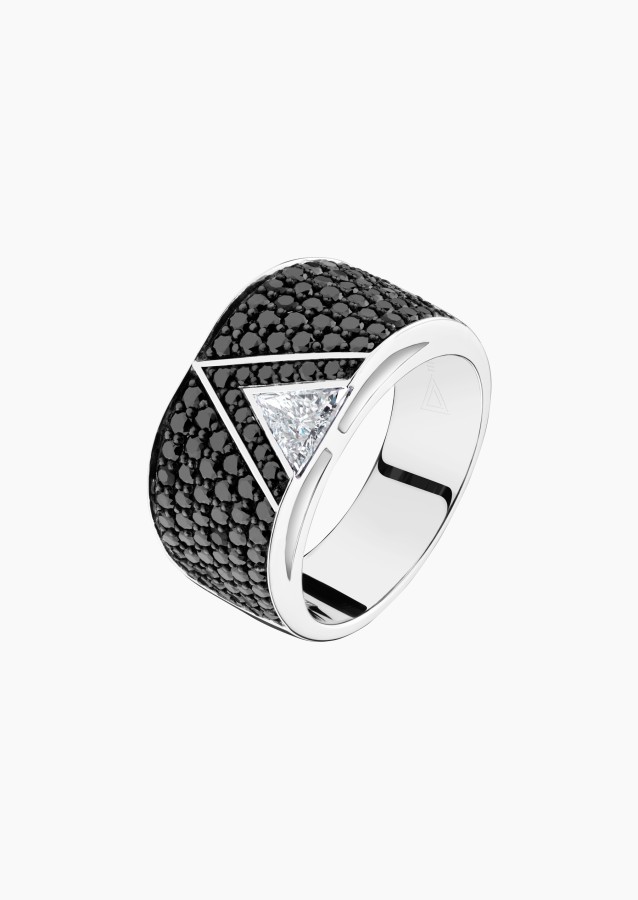 Bague La Prestigieuse en or blanc, diamant triangle et diamants noirs - Maison Lepage joaillier créateur français depuis 1922