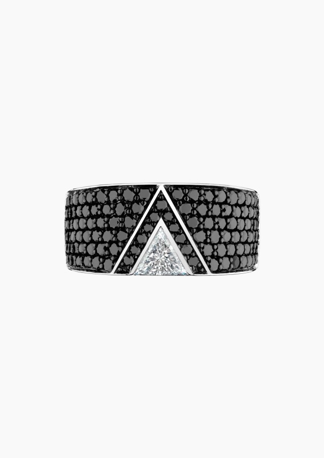 La Prestigieuse ring in white gold, triangle diamond and black diamonds – Maison Lepage, French jeweler and designer since 1922.