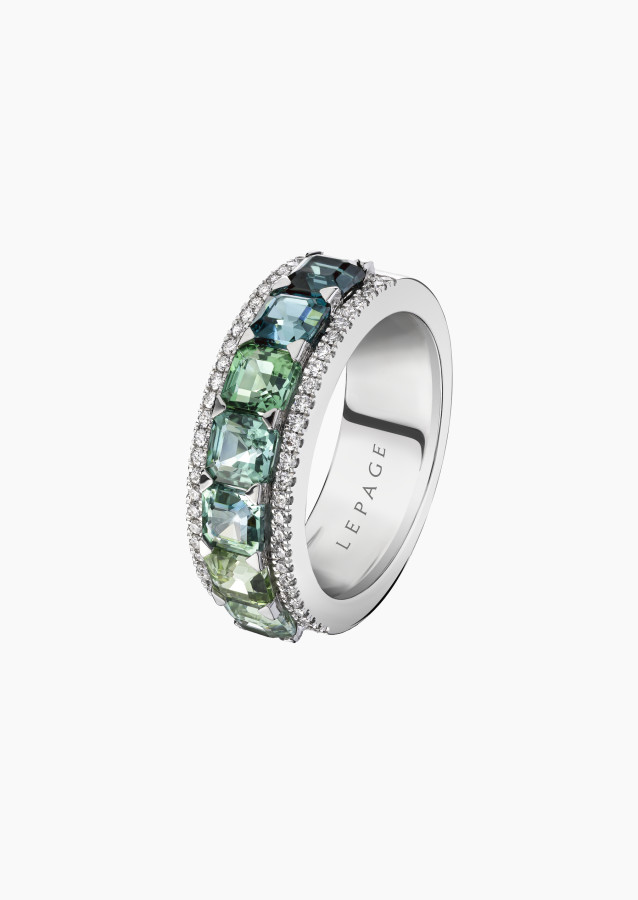 
                                                                                    Bague Lagon en or blanc, tourmalines vertes et bleues et diamants
                                                                            