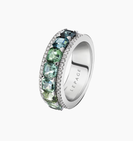 
                                                                                    Bague Lagon en or blanc, tourmalines vertes et bleues et diamants
                                                                            