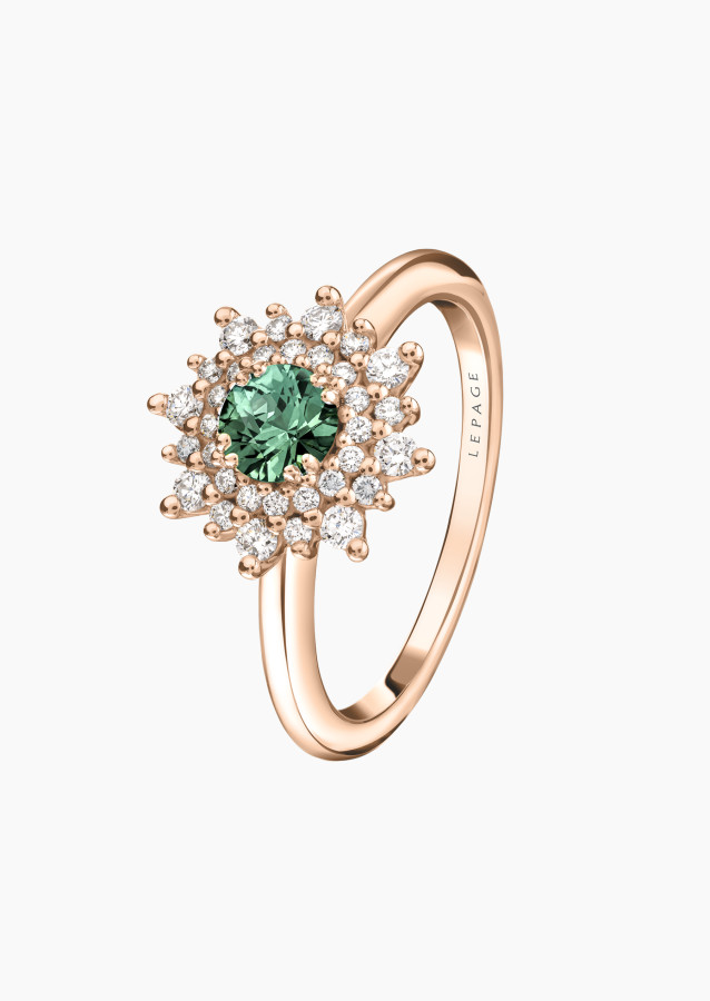 
                                                                                    Bague Dentelle en or rose, saphir vert et diamants
                                                                            