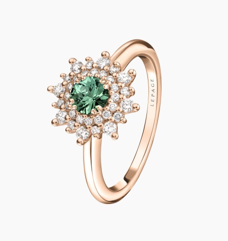 
                                                                                    Bague Dentelle en or rose, saphir vert et diamants
                                                                            