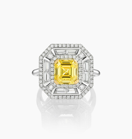 
                                                                                    Bague Zenith en or blanc, diamant jaune et diamants blancs
                                                                            