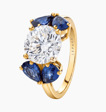 
                                                                                    Bague diamant saphirs bleus poire or jaune | Maison Lepage
                                                                            
