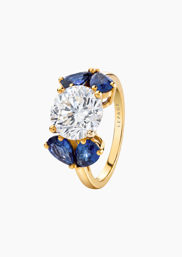 
                                                                                    Blue sapphire and diamond ring, yellow gold | Maison Lepage
                                                                            
