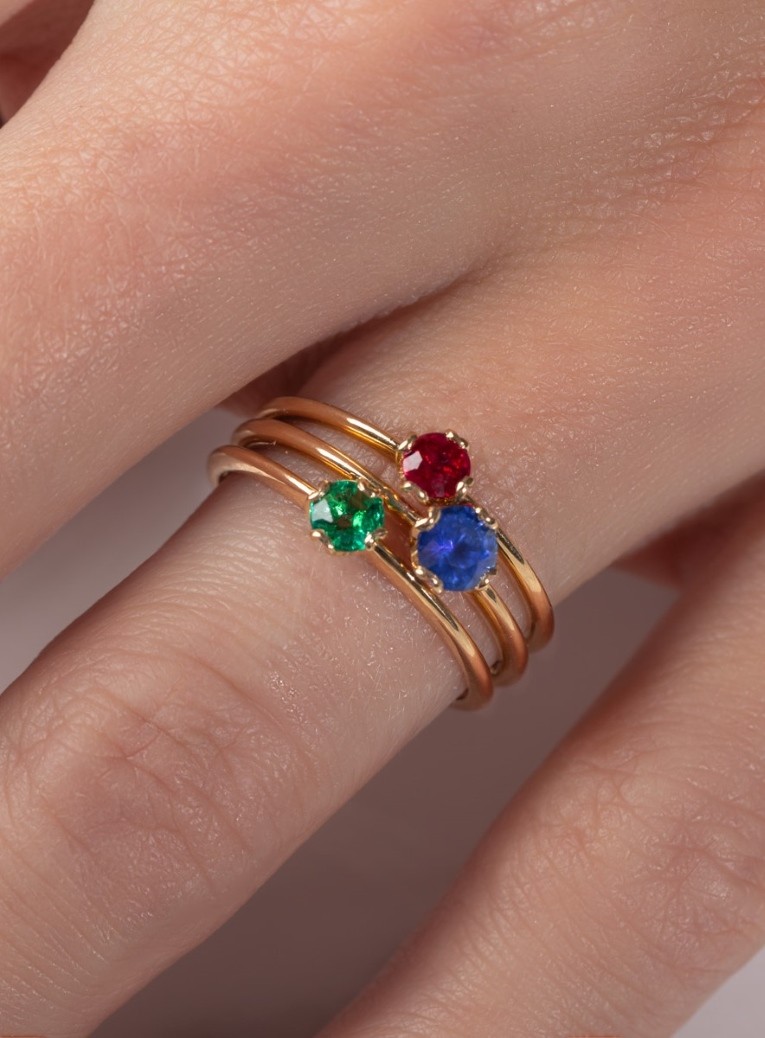 Idylle solitaire in gold and ruby 