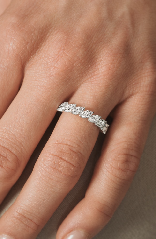 Suzanne wedding ring - Diamonds 