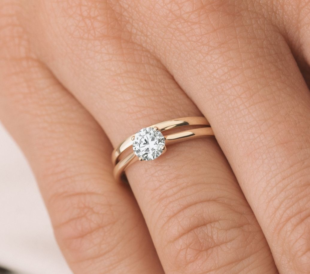 bagues de la collection évidence en or jaune et diamants