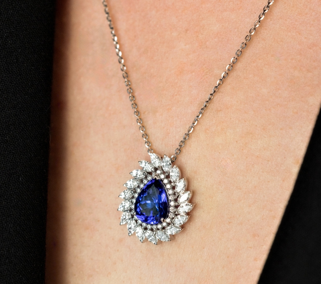 Collier tanzanite en or blanc, tnzanite et diamants