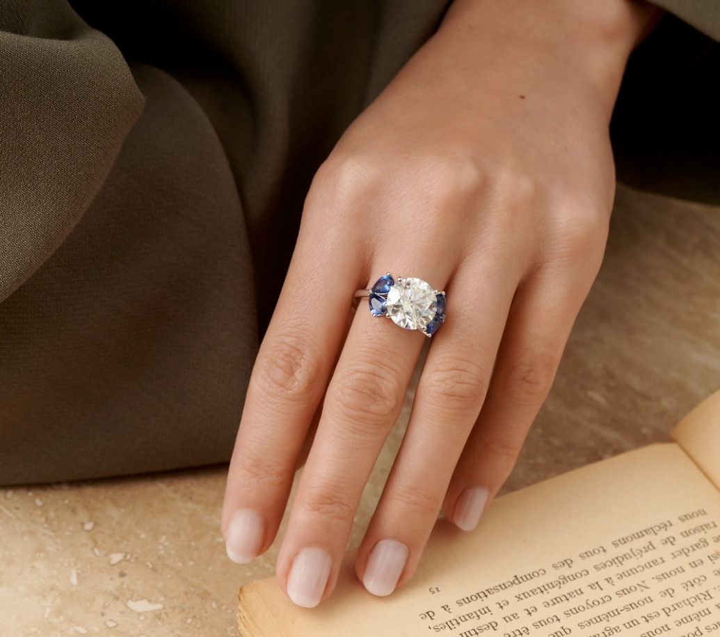 bague l'éternelle lepage diamant 5 carats et saphirs bleus taille poire