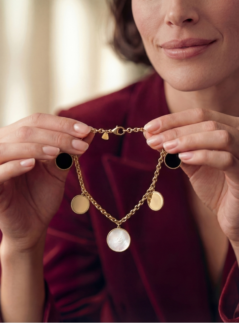 boucles d'oreilles notre dame en or jaune et jeton onyx rouge