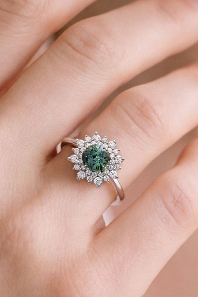 bague saphir vert en or blanc