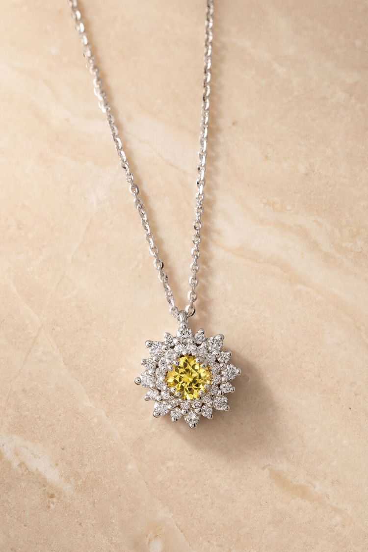 collier dentelle saphir jaune