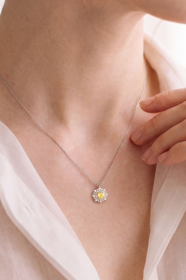 collier dentelle saphir jaune