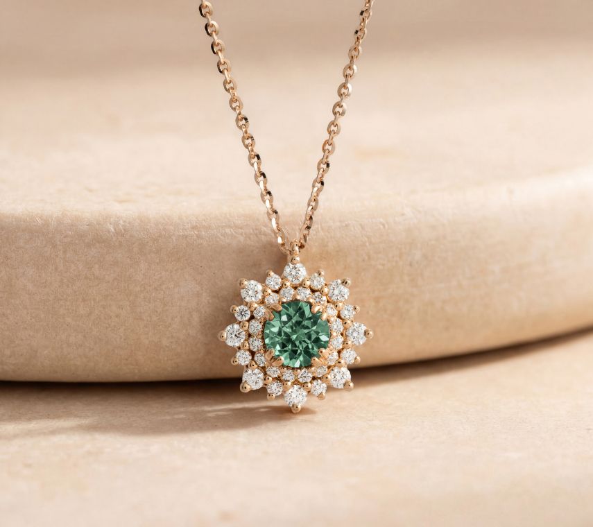 collier dentelle or rose et saphir vert