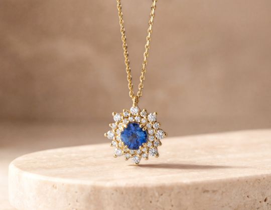 collier dentelle or jaune et saphir bleu