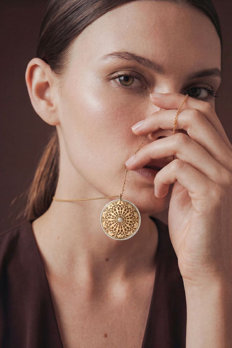 médaille colette rosace or jaune et diamants