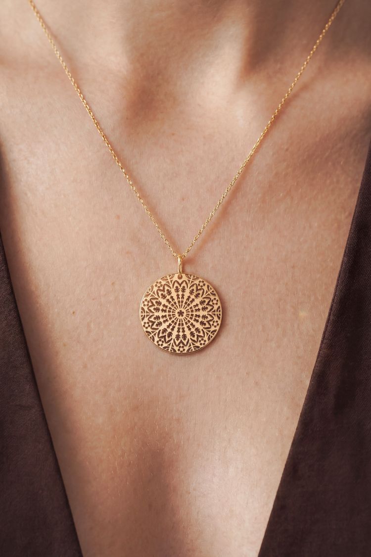 médaille colette rosace en or jaune
