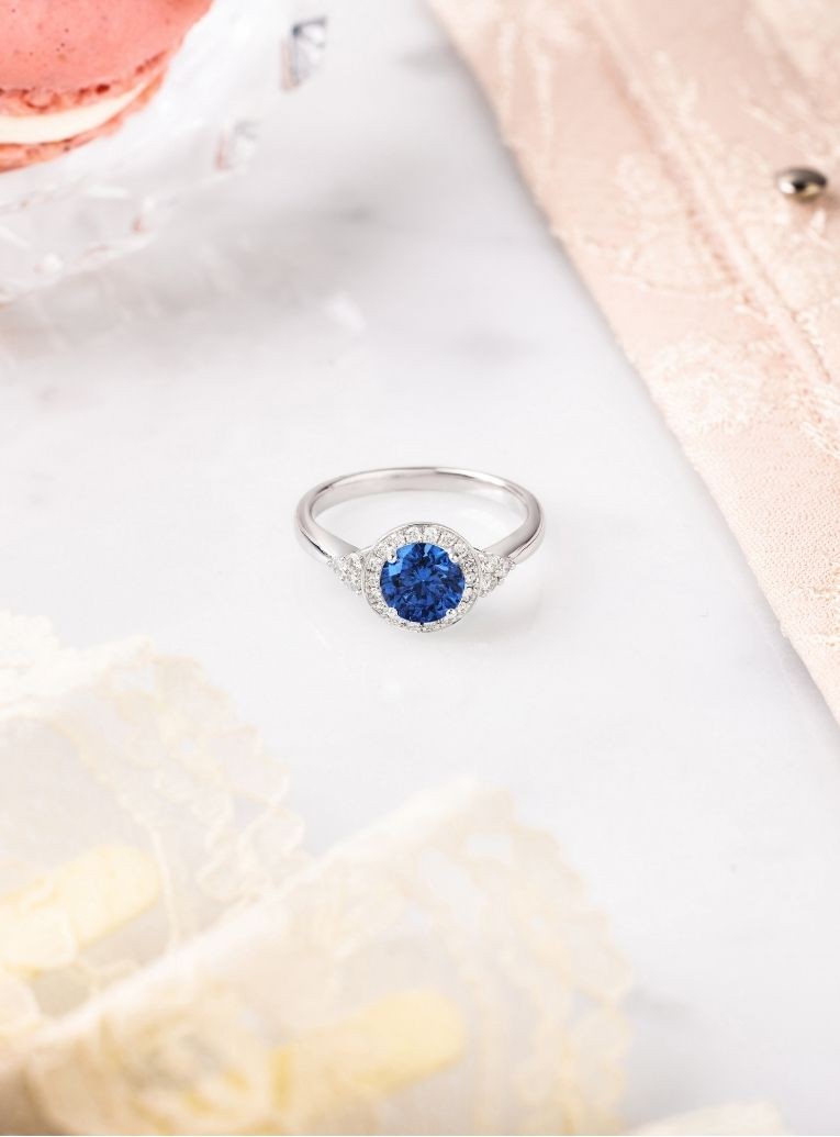 Solitaire Pompadour en or et saphir
