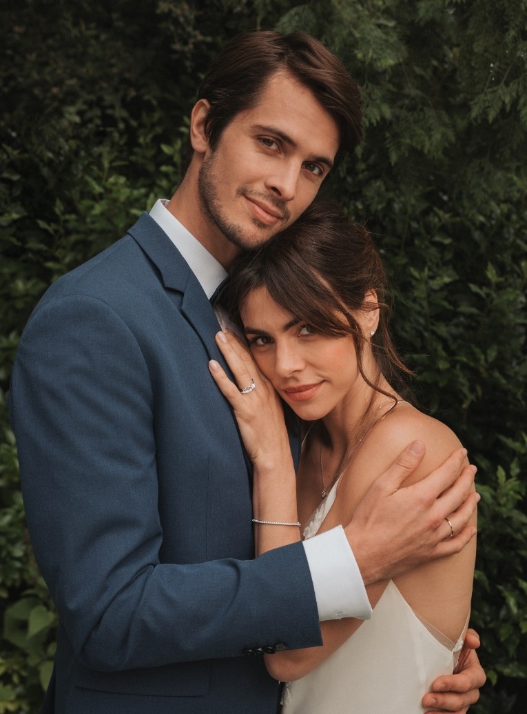 Newly-wed couple wearing gold and diamond jewellery