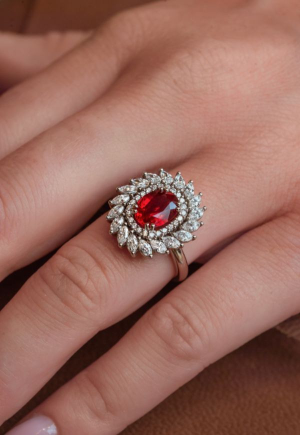 l'Incandescente en or blanc, rubis et diamants