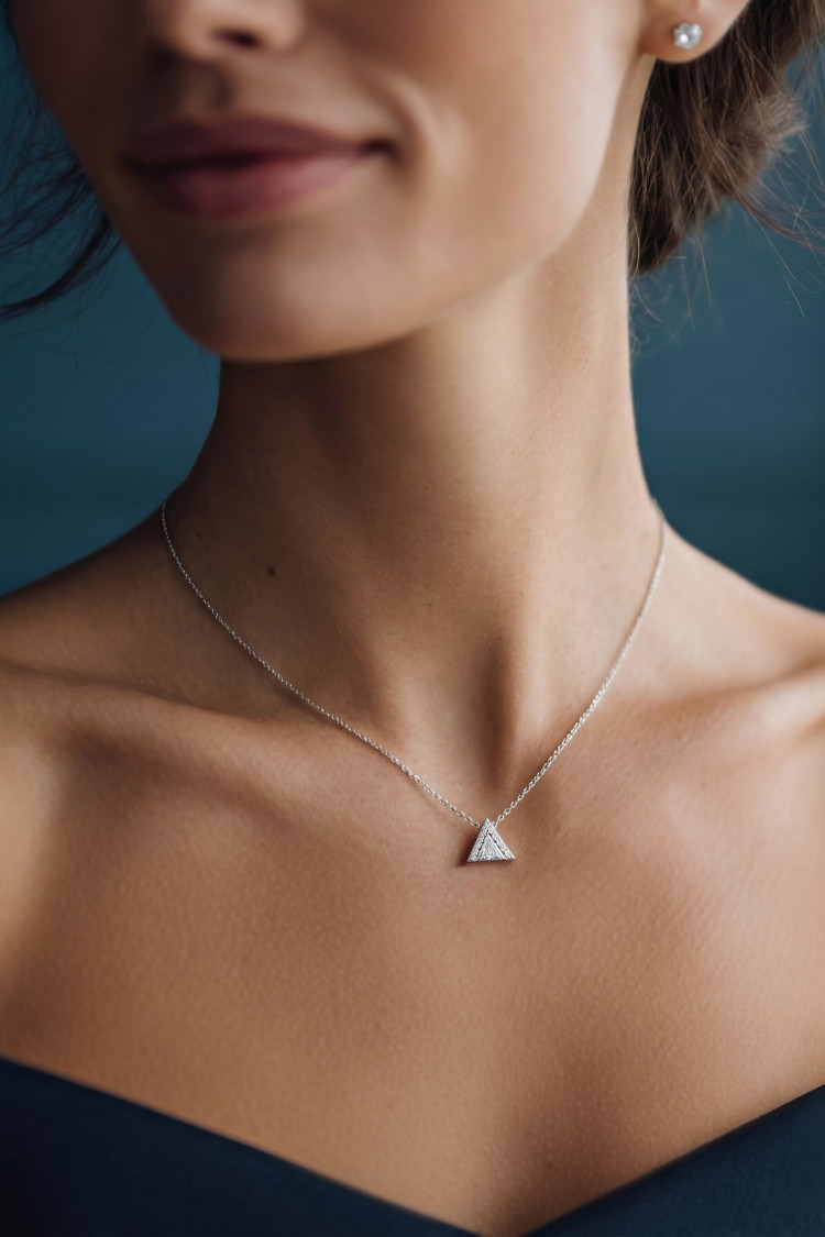 collier diamant triangle 1922 précieuse