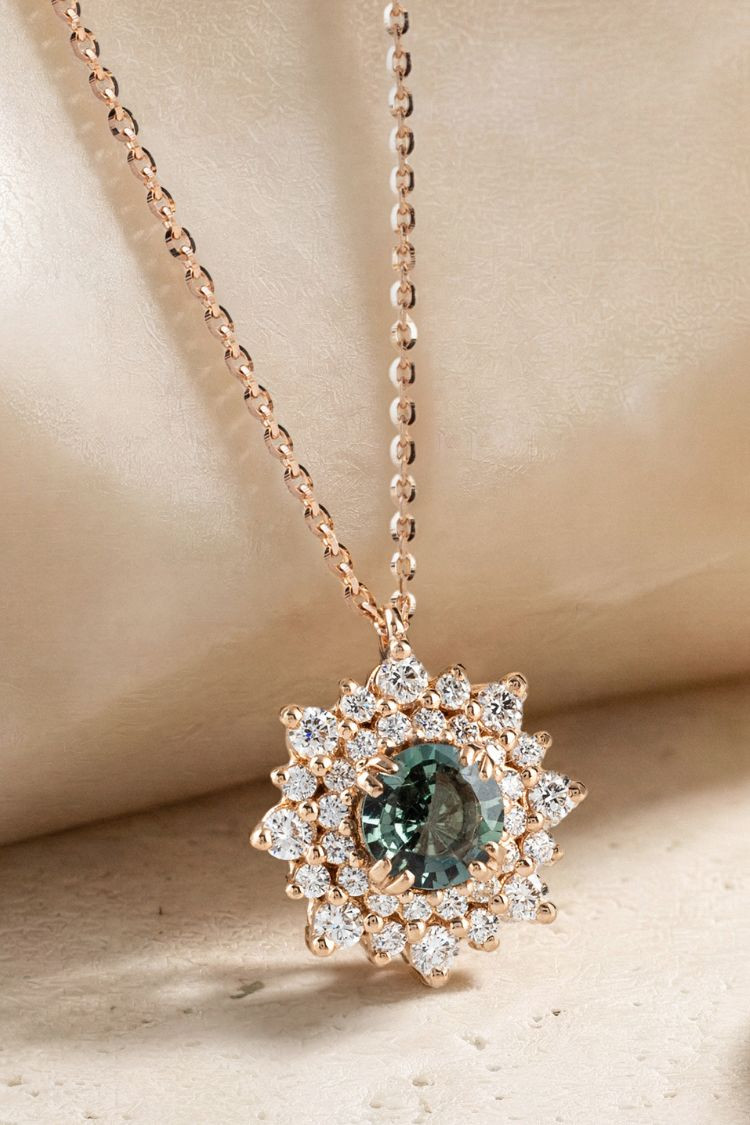 collier dentelle saphir vert